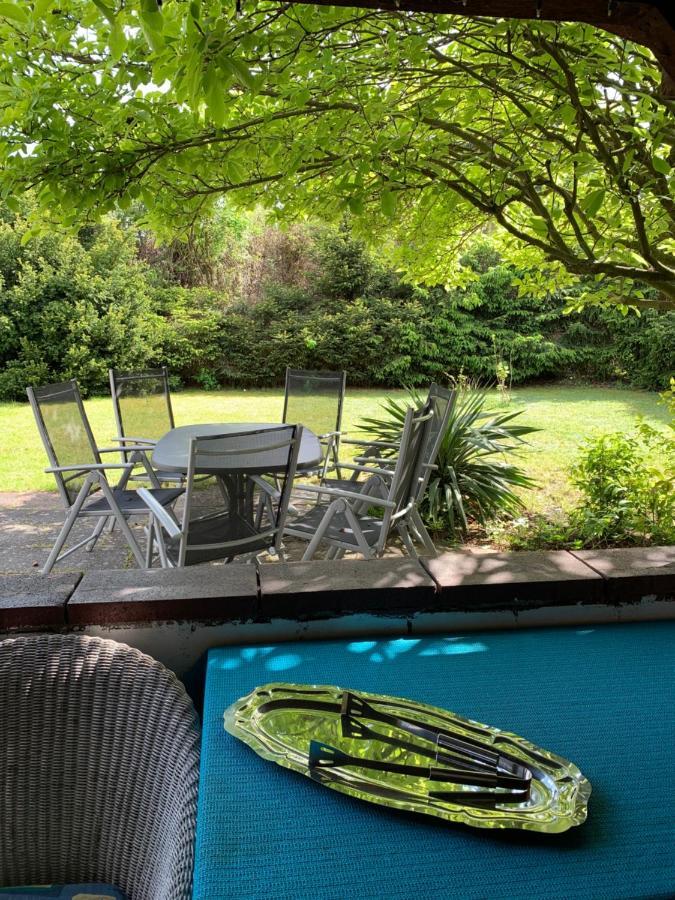 Ferienwohnung Mit Garten In Koeln Bagian luar foto