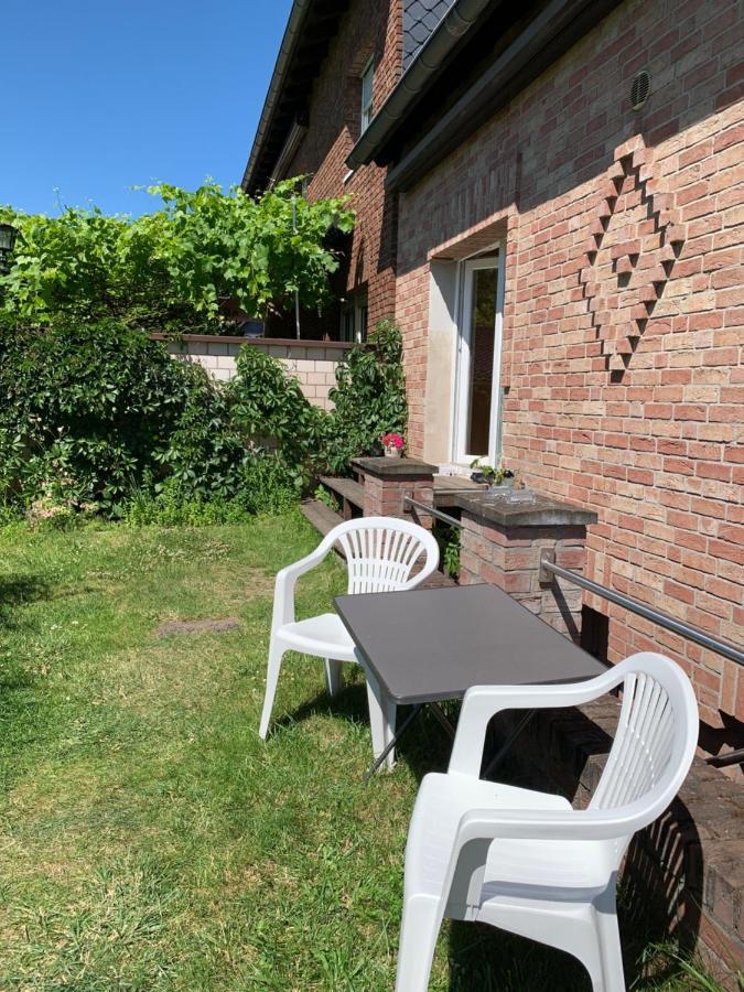 Ferienwohnung Mit Garten In Koeln Bagian luar foto