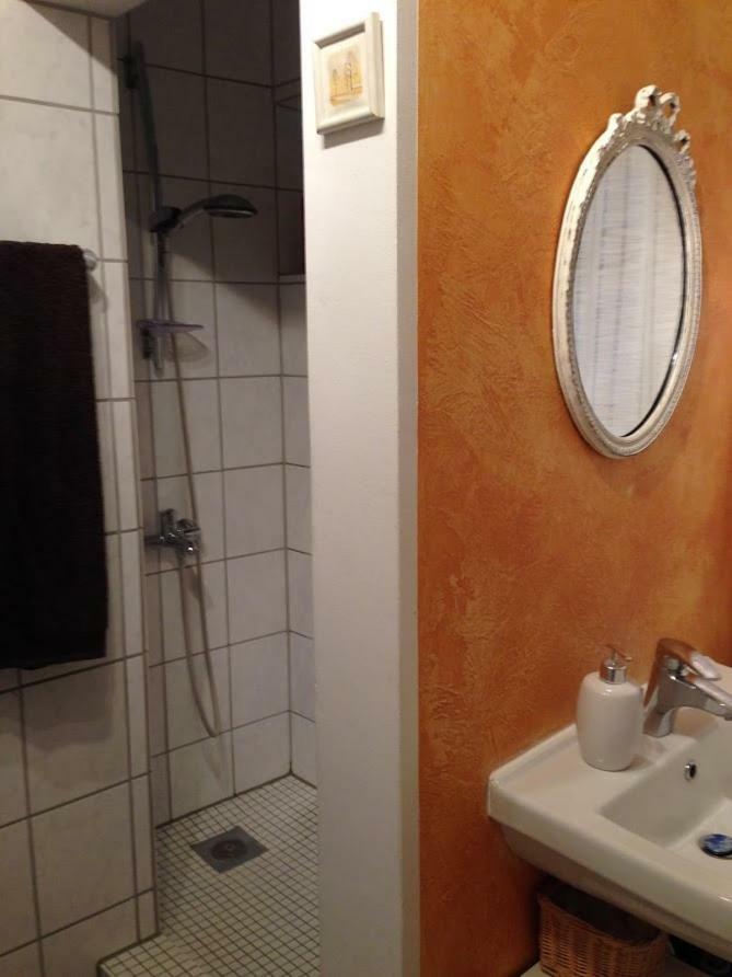 Ferienwohnung Mit Garten In Koeln Bagian luar foto